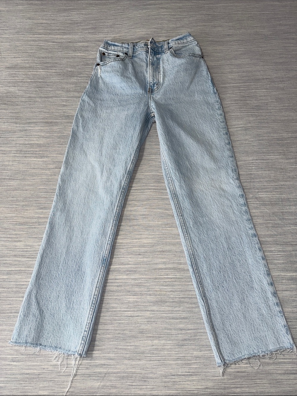 Abercrombie & Fitch Light Blue 90s Straight Ultra High Rise Jeans Women’s 24R